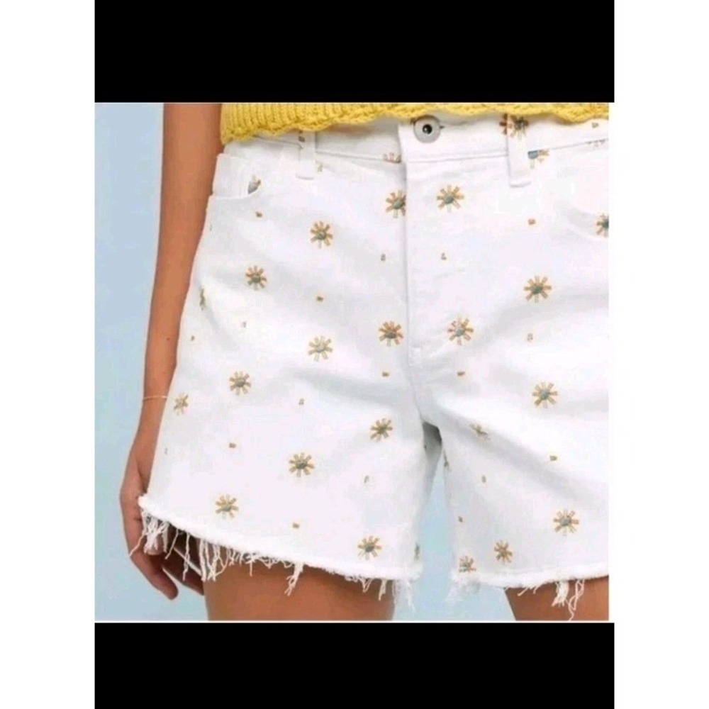 Anthropologie Pilcro Slim Boyfriend White Embroidered Shorts Size 26 Star Floral